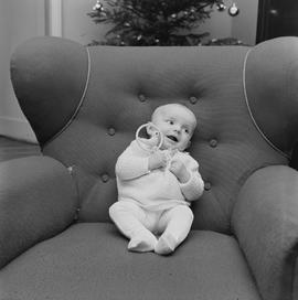 Portret niemowlaka na fotelu