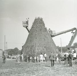 Budowa wieży radości na Placu Dzierżyńskiego