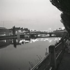 Most Pokoju we Wrocławiu wieczorową porą