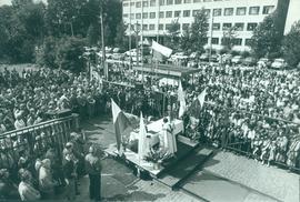 Msza św. na terenie Wrocławskiej Stoczni Rzecznej podczas sześciodniowego strajku okupacyjnego 31...