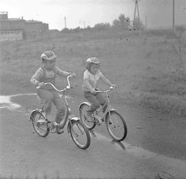Dzieci  na rowerach